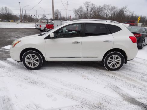 Used 2013 Nissan Rogue SV image 3
