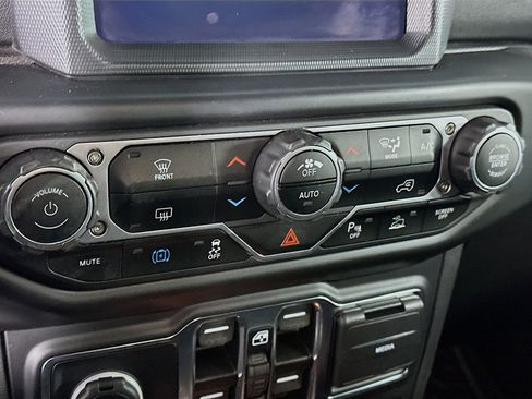 Used 2022 Jeep Wrangler Sahara w/ Safety Group image 24