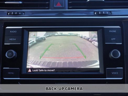 Used 2022 Volkswagen Tiguan S image 4