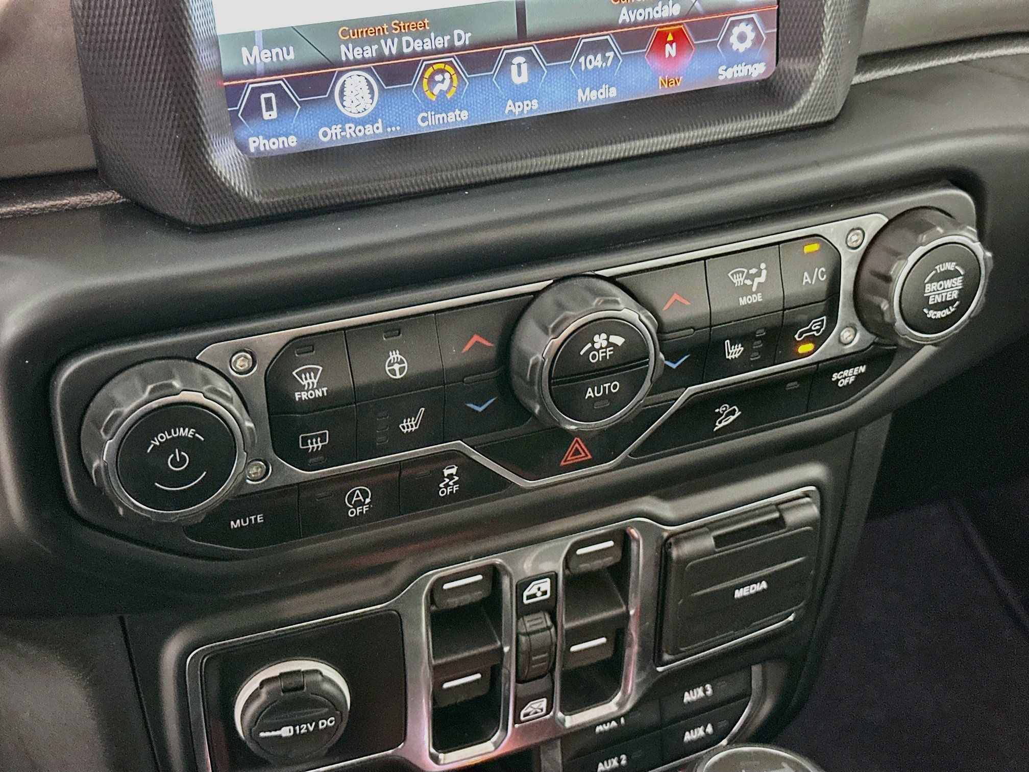 Used 2020 Jeep Wrangler Unlimited Sahara AWD/4WD image 23