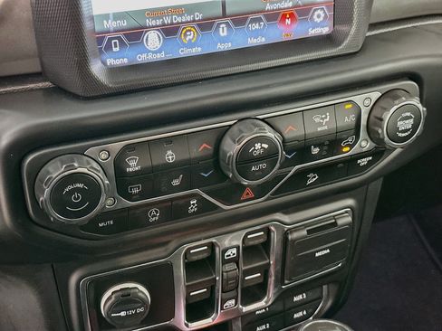 Used 2020 Jeep Wrangler Unlimited Sahara AWD/4WD image 23