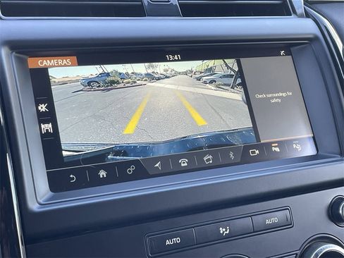 Used 2019 Land Rover Discovery SE image 27