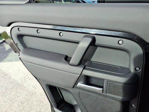 Used 2025 Land Rover Defender 110 S image 11