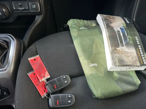 Used 2022 Jeep Renegade Sport w/ Sport Appearance Group image 16