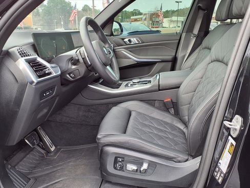 Used 2025 BMW X5 xDrive40i w/ M Sport Package image 3