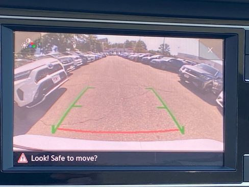 Used 2022 Volkswagen Jetta SE image 13