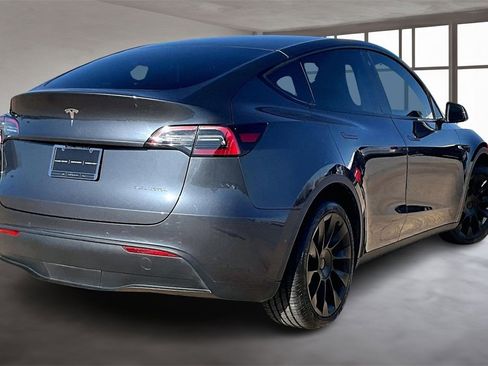 Used 2022 Tesla Model Y Long Range image 2