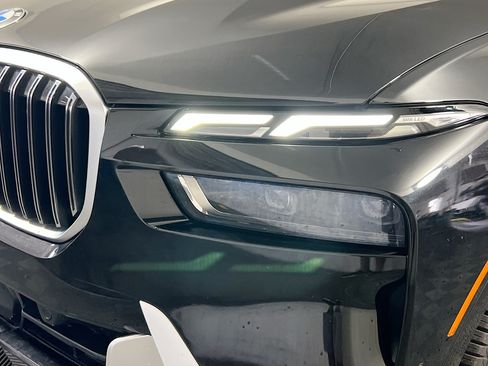 Used 2023 BMW X7 xDrive40i AWD/4WD image 11