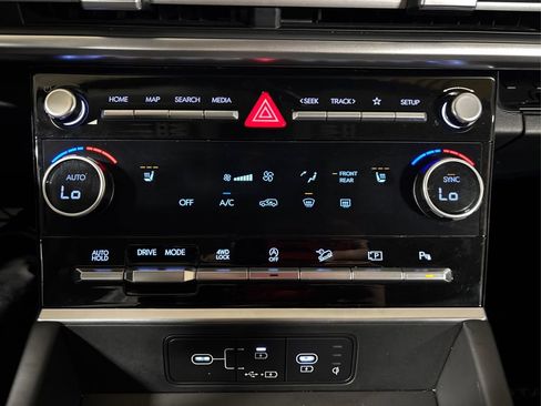 Certified 2025 Hyundai Santa Fe SEL image 33