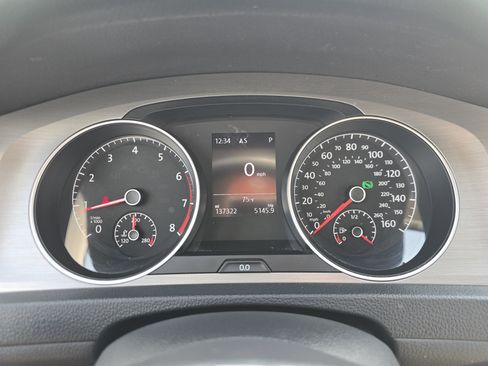 Used 2016 Volkswagen Golf SE image 21