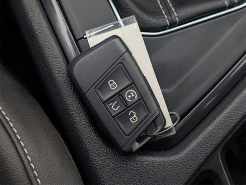 Used 2022 Volkswagen Tiguan SE R-Line image 39