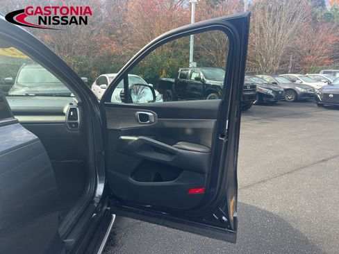 Used 2022 Kia Sorento EX image 25