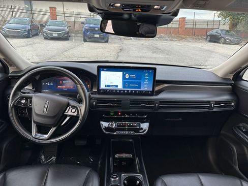 Used 2024 Lincoln Corsair Reserve image 33