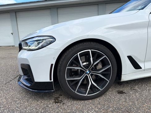 Used 2021 BMW 530i xDrive w/ M Sport Package image 9