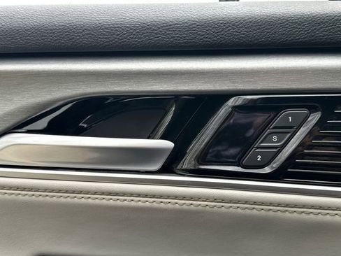 Used 2025 Jeep Wagoneer 4WD image 23