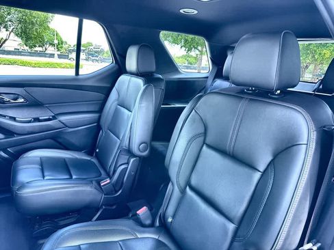 Used 2023 Chevrolet Traverse RS FWD image 22