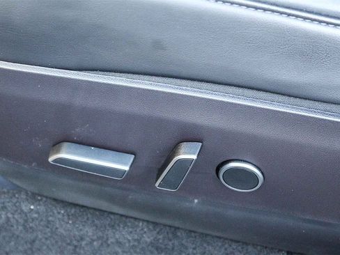 Used 2022 Tesla Model Y Long Range image 21