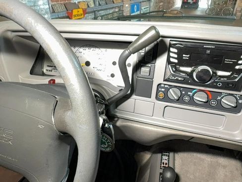 Used 1995 GMC Yukon SLE image 33