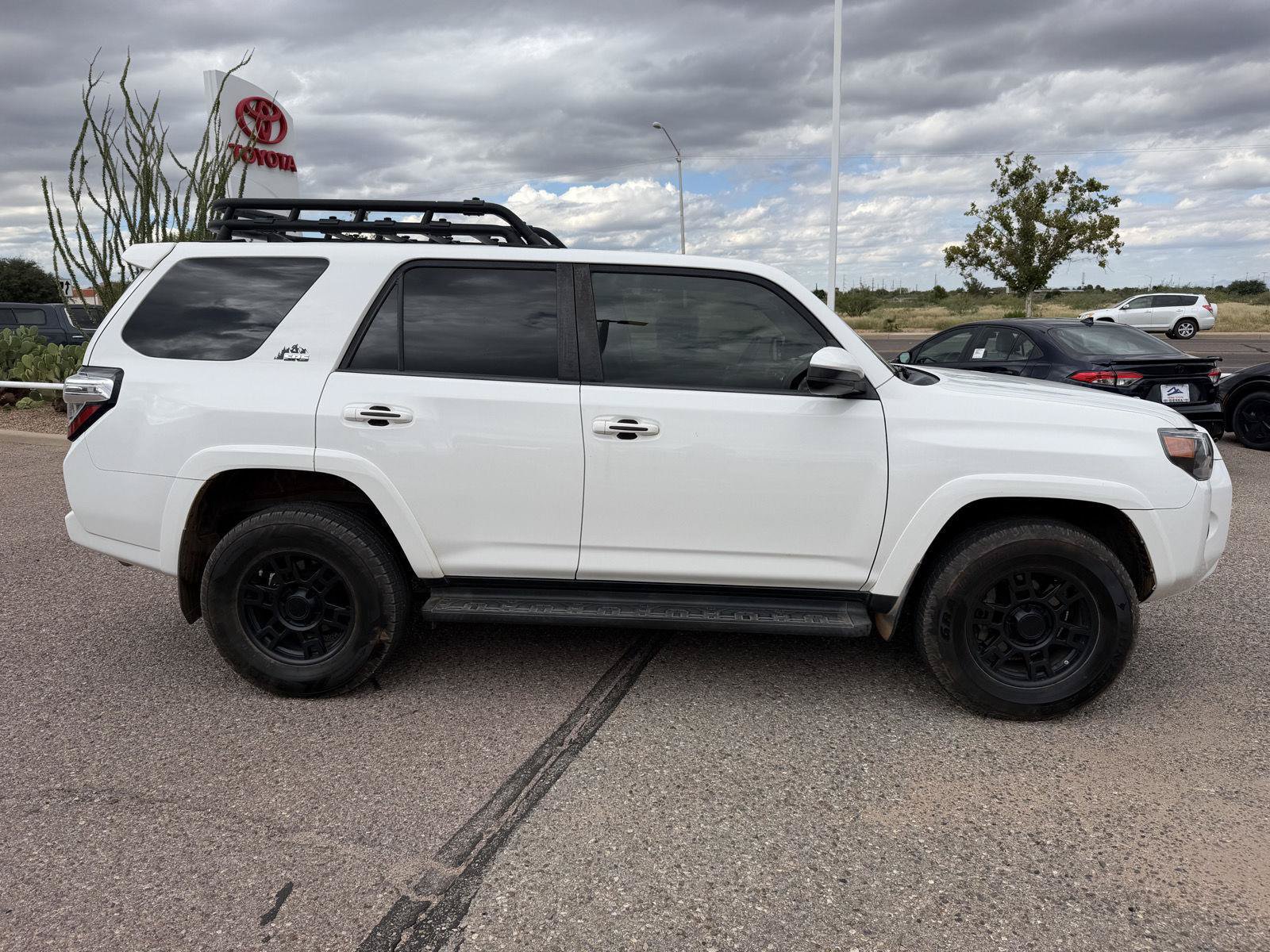 Used 2017 Toyota 4Runner SR5 AWD/4WD image 6