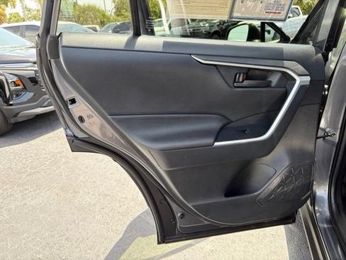 Used 2022 Toyota RAV4 LE AWD/4WD image 13