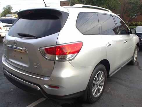 Used 2014 Nissan Pathfinder SV image 9