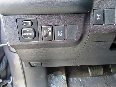 Used 2018 Toyota RAV4 XLE w/ Plus Extra Value Package image 33