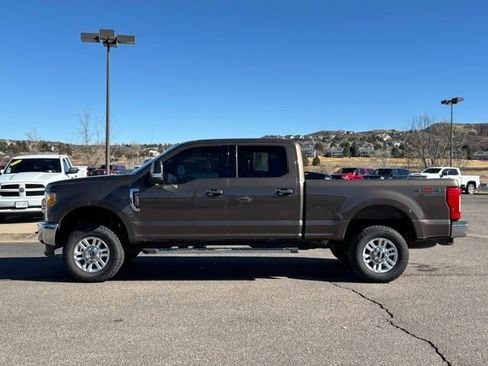 Used 2017 Ford F250 XLT image 2