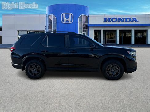Certified 2024 Honda Pilot TrailSport image 10
