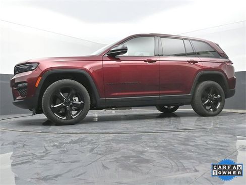 Used 2025 Jeep Grand Cherokee Limited w/ Luxury Tech Group II image 38