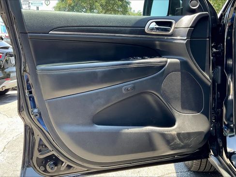 Used 2017 Jeep Grand Cherokee Limited image 21