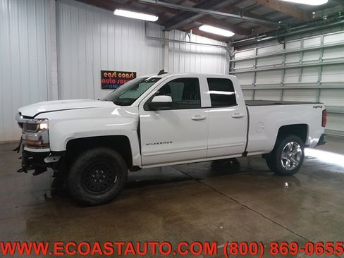 Used 2018 Chevrolet Silverado 1500 LT w/ Trailering Package image 3