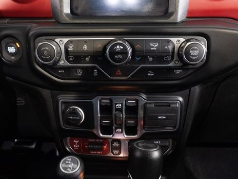 Used 2021 Jeep Wrangler Unlimited Rubicon w/ Xtreme Recon 35" Tire Package image 17