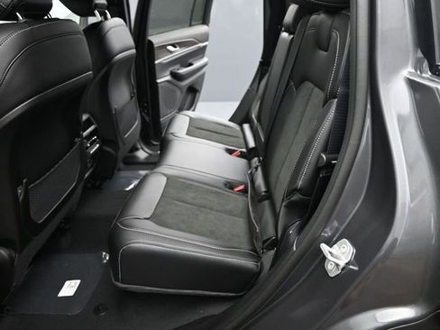 New 2026 Jeep Grand Cherokee Laredo image 13