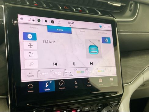 Used 2023 Jeep Grand Cherokee Overland AWD/4WD image 15