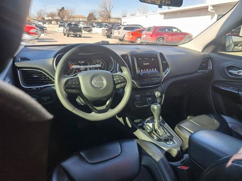 Used 2020 Jeep Cherokee Latitude Plus image 9