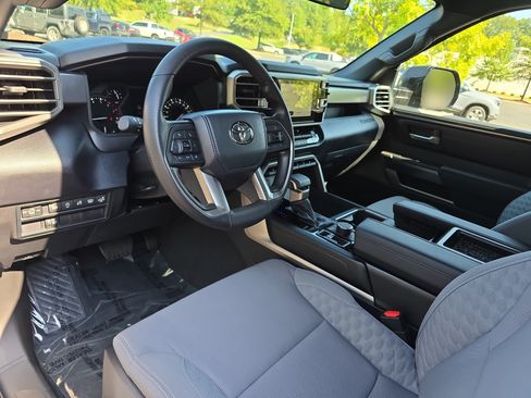 Used 2025 Toyota Tundra SR5 w/ SR5 Convenience Package AWD/4WD image 15