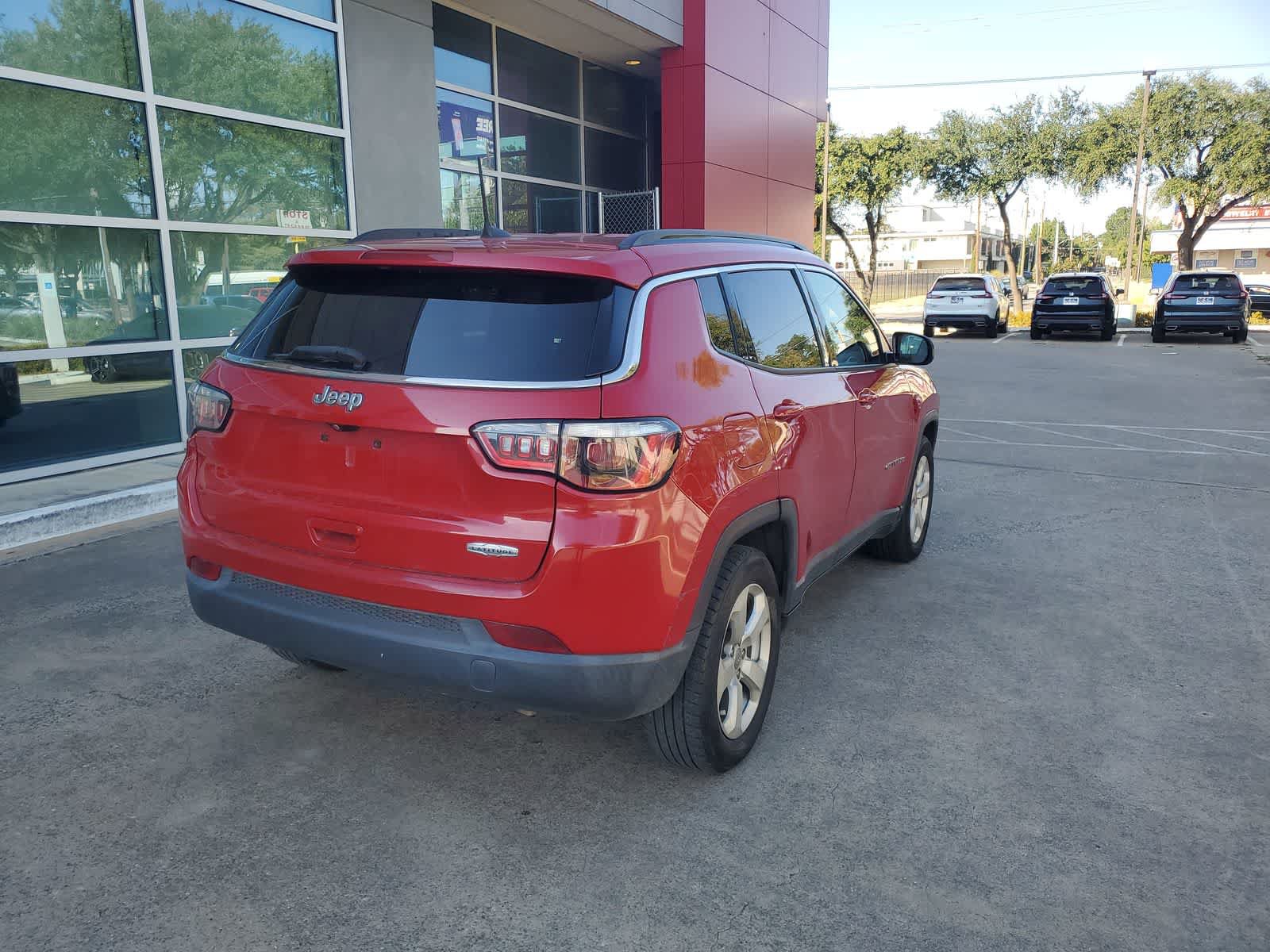 Used 2019 Jeep Compass Latitude FWD image 6