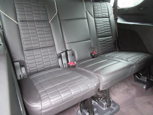 Certified 2023 Cadillac Escalade Sport Platinum w/ LPO, ONYX Package AWD/4WD image 40