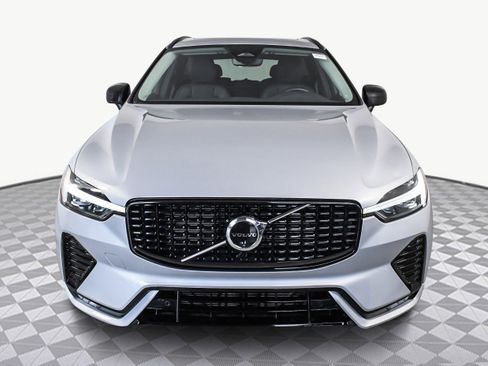 Used 2025 Volvo XC60 B5 Plus image 2