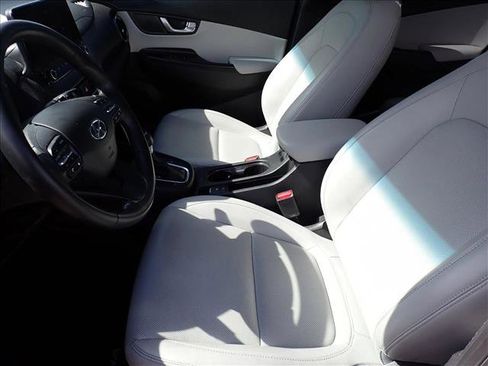 Used 2023 Hyundai Kona Limited AWD/4WD image 11