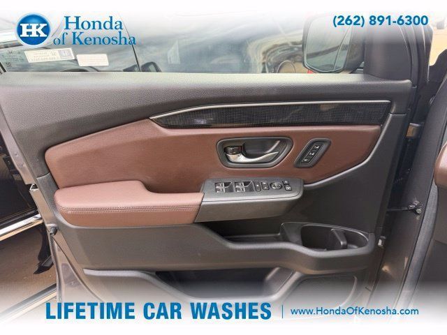 Used 2025 Honda Pilot Elite image 5