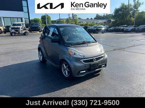 Used 2015 smart fortwo pure RWD image 3