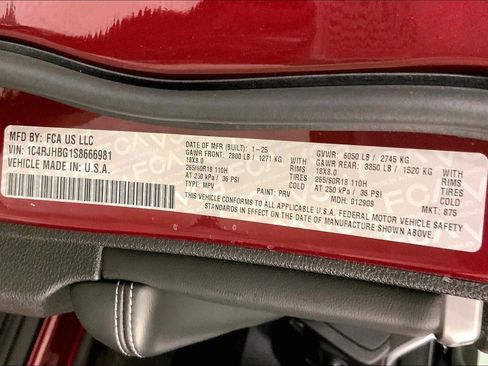 Used 2025 Jeep Grand Cherokee Limited AWD/4WD image 31