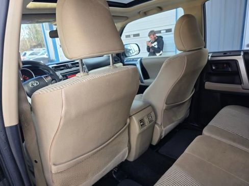 Used 2011 Toyota 4Runner SR5 w/ Convenience Pkg image 19