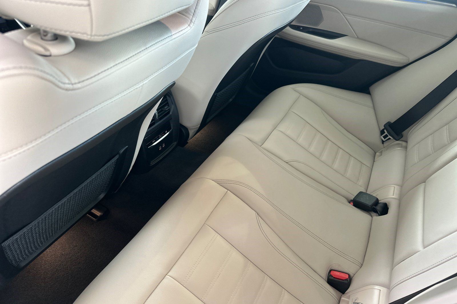 Used 2024 BMW i4 eDrive35 w/ Premium Package RWD image 15