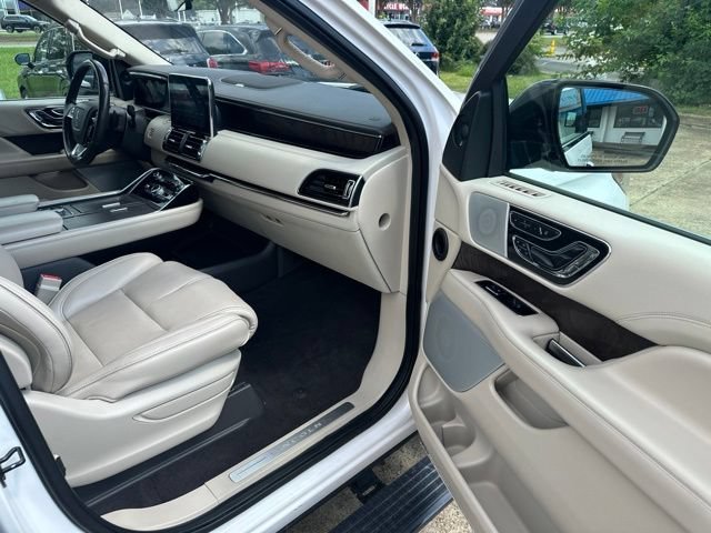Used 2018 Lincoln Navigator Reserve w/ Technology Package AWD/4WD image 10