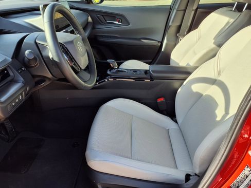 Used 2025 Toyota Prius XLE image 13