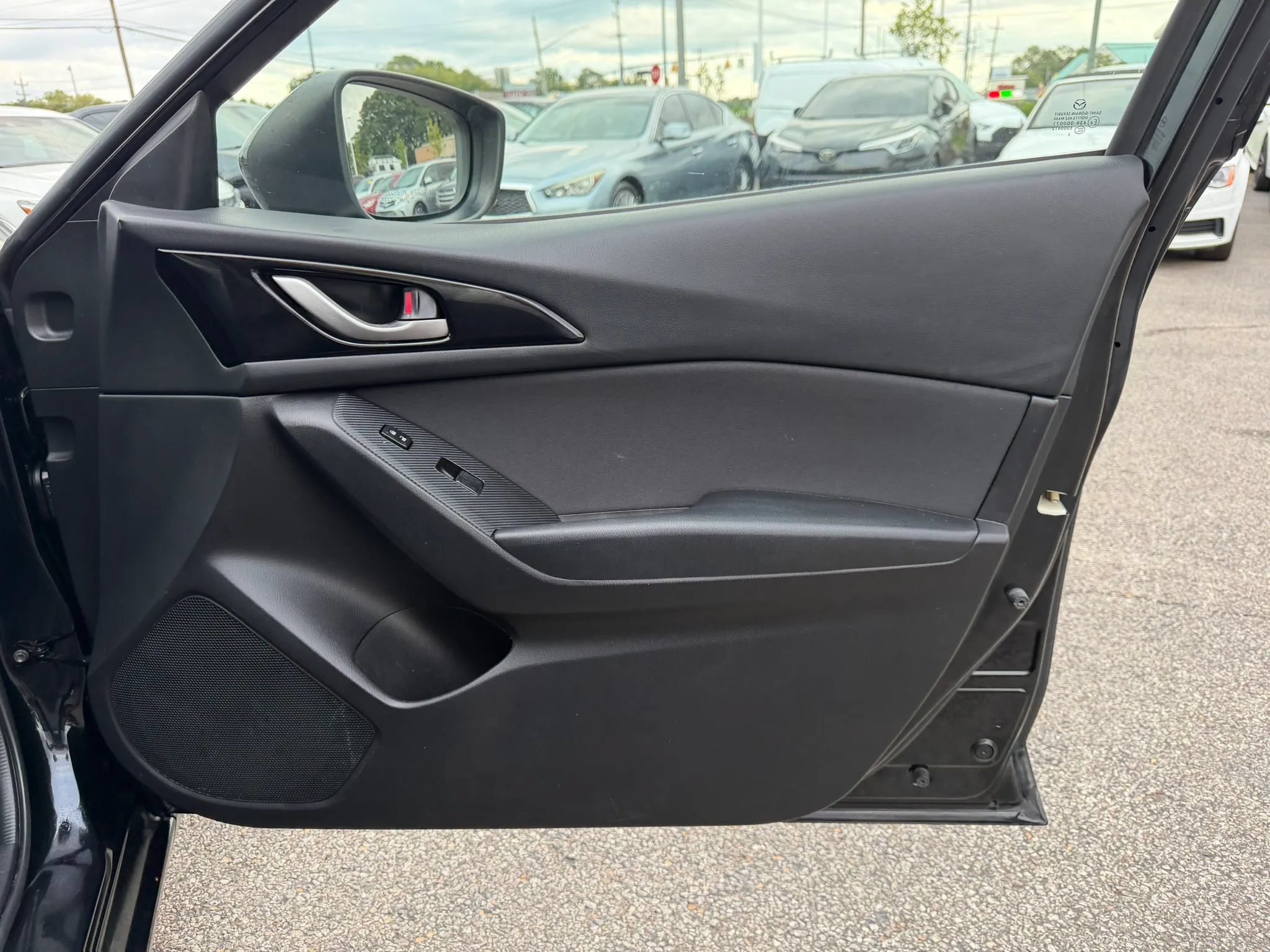 Used 2014 MAZDA MAZDA3 i Touring w/ Moonroof Package 1 FWD image 25