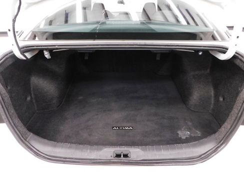 Used 2024 Nissan Altima 2.5 SV image 18