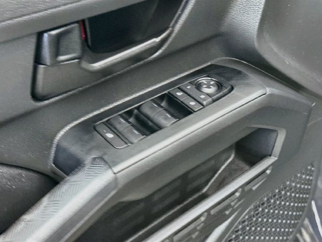 Used 2025 Toyota Tacoma SR5 AWD/4WD image 18